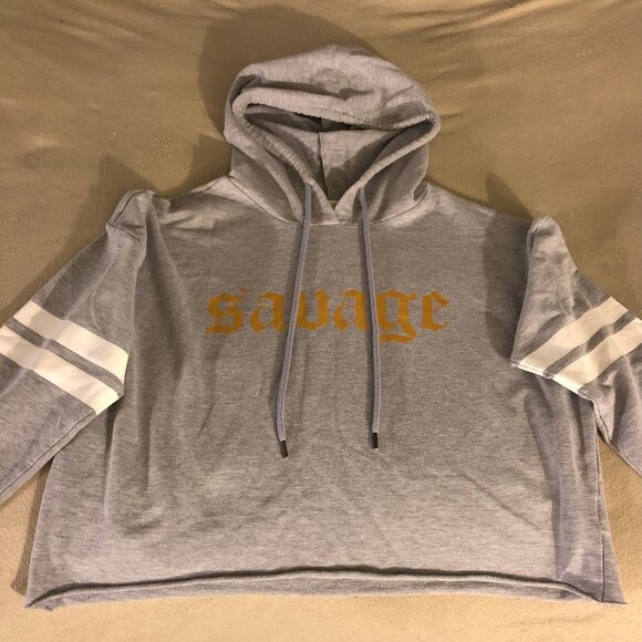 Cropped "Savage" Hoodie - Picture 3 of 4